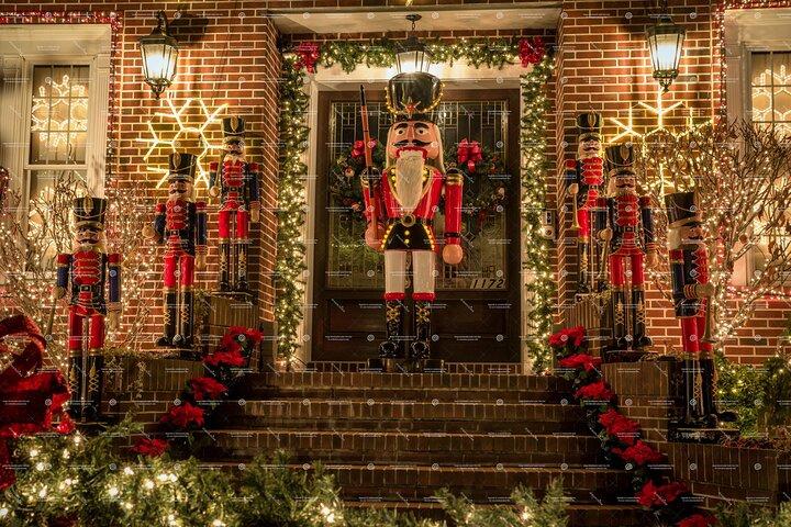 NYC：Dyker Heights Luxury Holiday Lights Tour & Hot Cocoa（ダイカーハイツ・ラグジュアリー・ホリデー・ライツ・ツアー＆ホット・ココア）