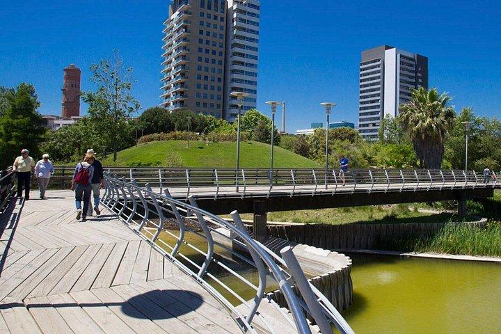 遊歩道と公園を巡る電動スクーター ツアー