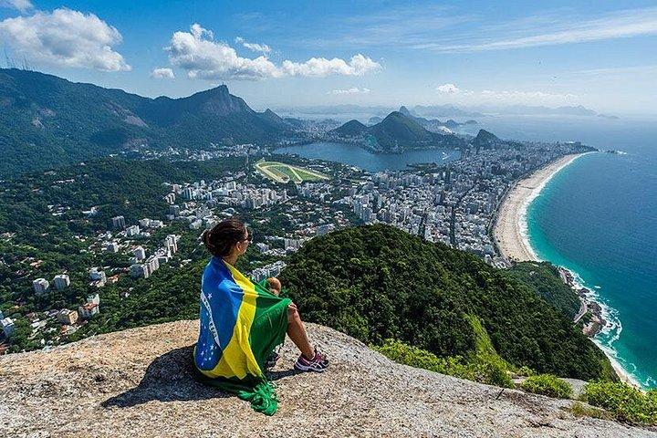 Dois Irmãos ハイキング + 貧民街ツアー (Two Brothers Hill)