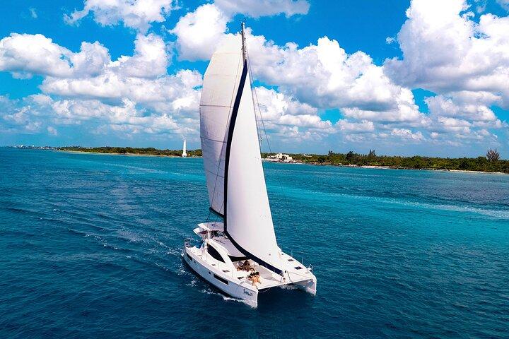 Navegación de lujo en Cozumel y esnórquel con almuerzo y barra libre a bordo