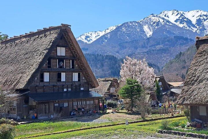 白川郷&高山 1 日ツアー(金沢発往復)