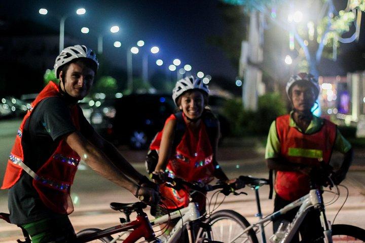 Phnom Penh Night Ride pela E-Bike
