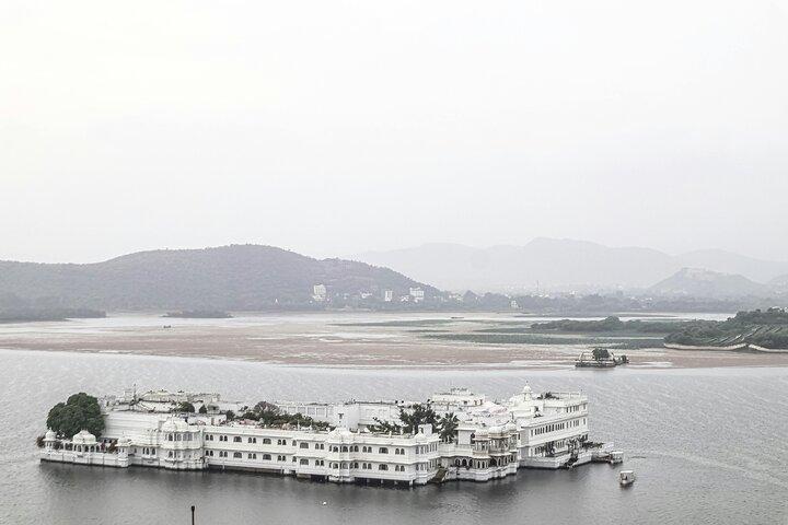 Private ganztägige Udaipur Sightseeing Tour mit Guide