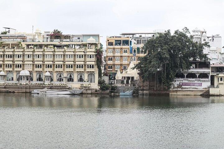 Private ganztägige Udaipur Sightseeing Tour mit Guide