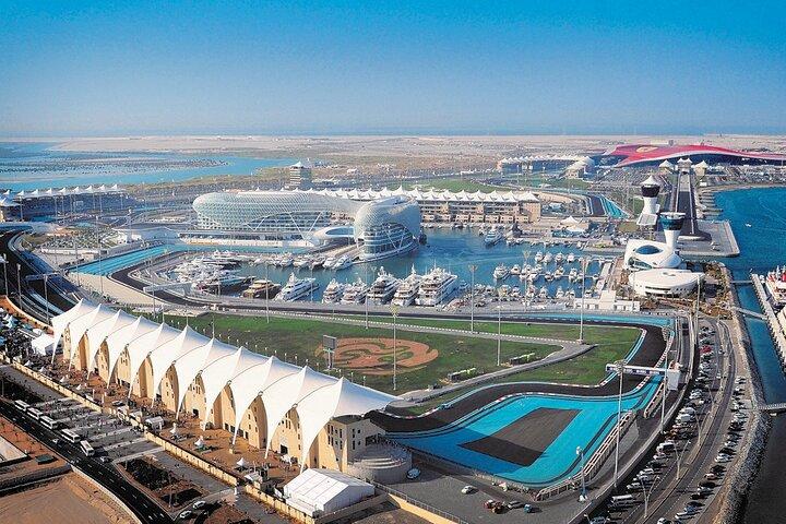 Tour d'Abu Dhabi au départ de Dubaï: Sheikh Zayed Mosquée & Warner Bros