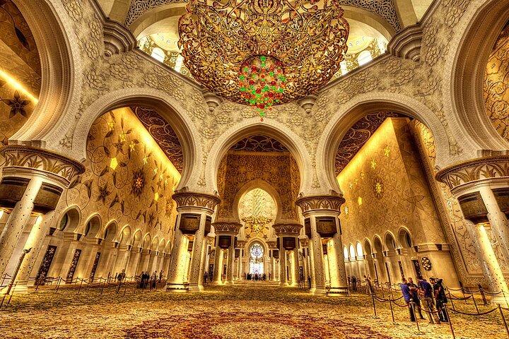 Tour d'Abu Dhabi au départ de Dubaï: Sheikh Zayed Mosquée & Warner Bros