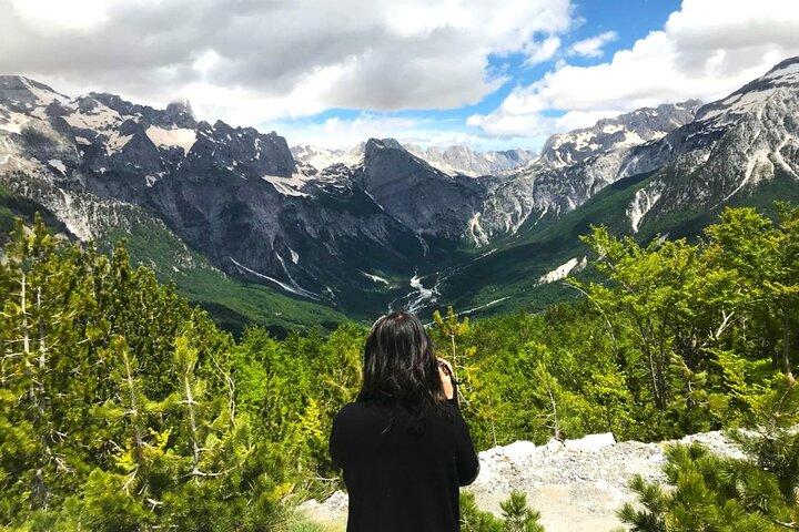 Escursione autoguidata: Theth, Valbona e il lago Koman in 5 giorni