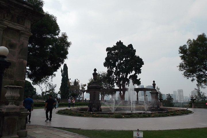 Chapultepec : Castle, History and Secrets with Local Guide