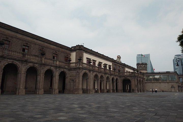 Chapultepec : Castle, History and Secrets with Local Guide
