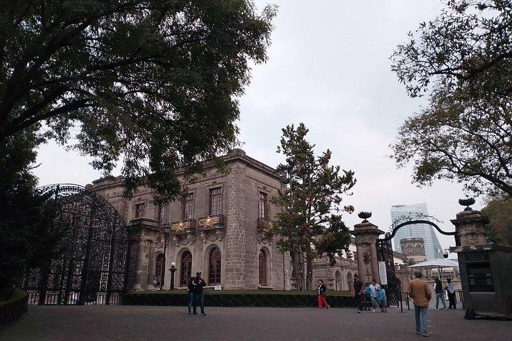 Chapultepec : Castle, History and Secrets with Local Guide