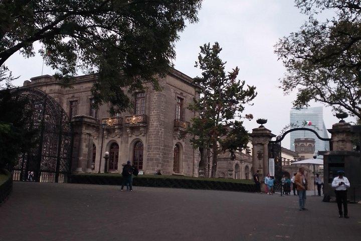 Chapultepec : Castle, History and Secrets with Local Guide