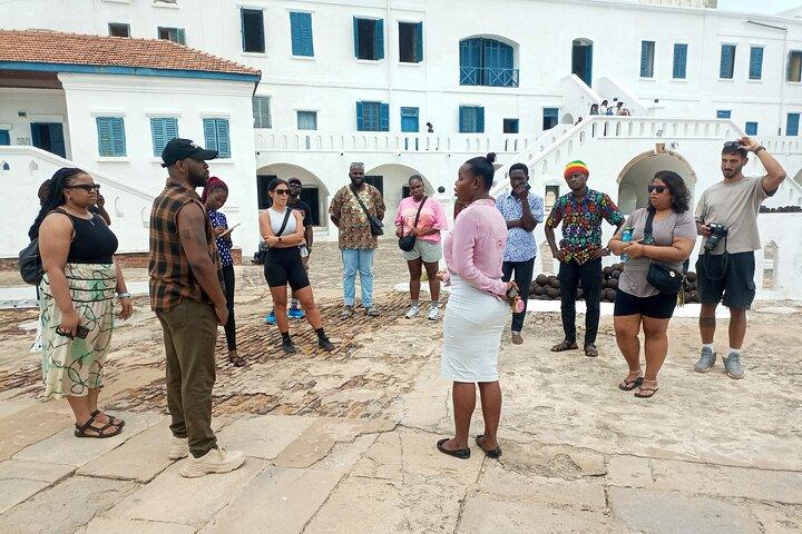Visita privada a las mazmorras de esclavos del castillo de la costa del Cabo