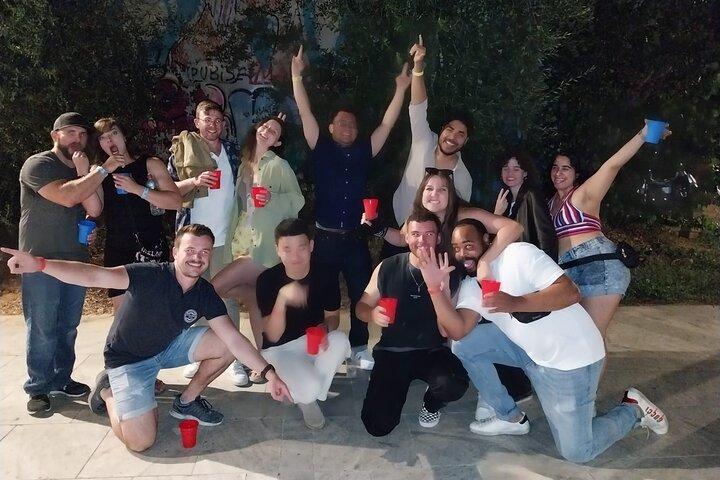 Athens Party Pub Crawl w / 1 hora de barra libre y discoteca VIP Acceso