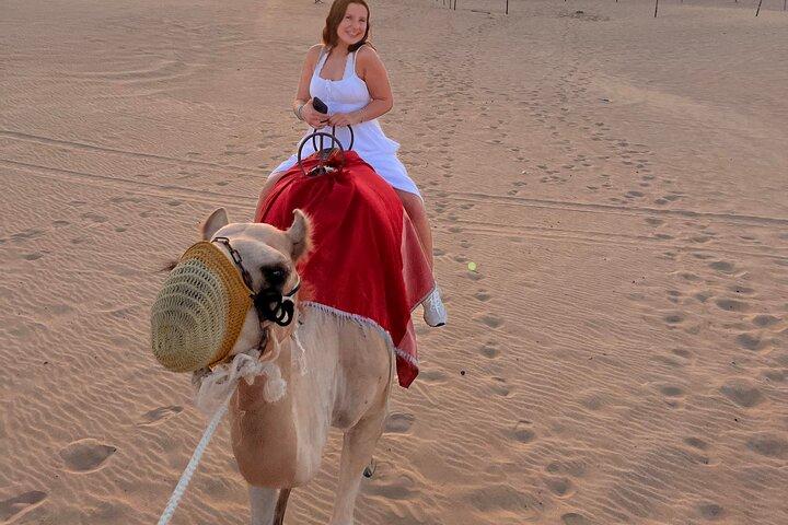 Abu Dhabi Desert Safari med Live Underhållning och Live BBQ
