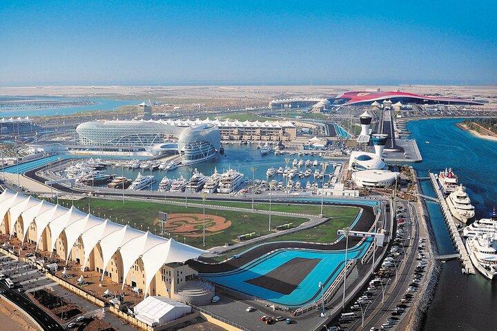 Tour d'Abou Dabi au départ de Dubaï : Mosquée Sheikh Zayed & Ferrari World !