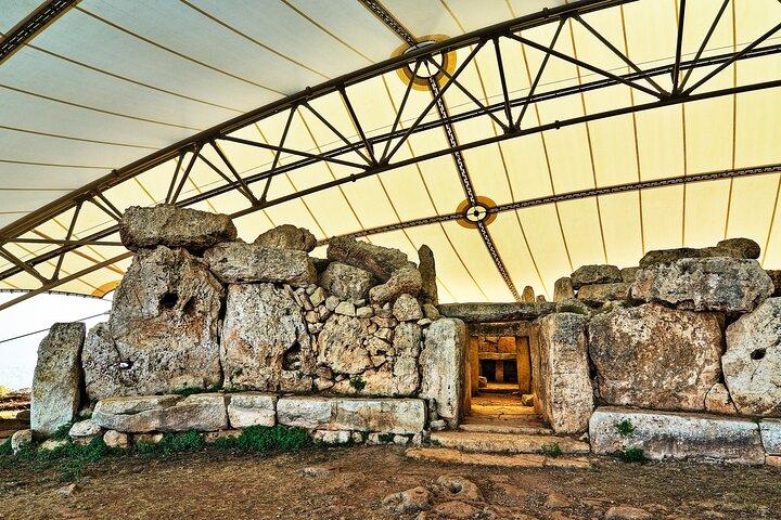 Præhistoriske templer, kalkstenarv og tur i den blå grotte
