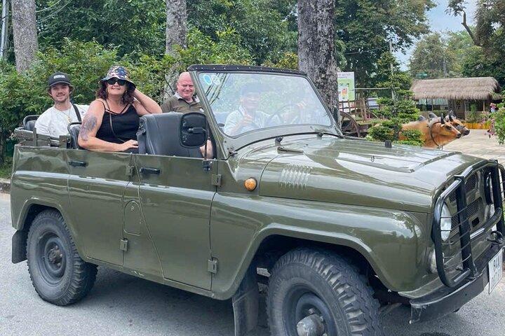 Cu Chi Tunnel Tour med Army Jeep