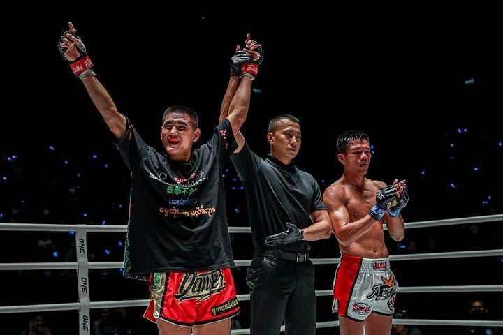 Lumpinee Stadium Muay Thai Fight Night