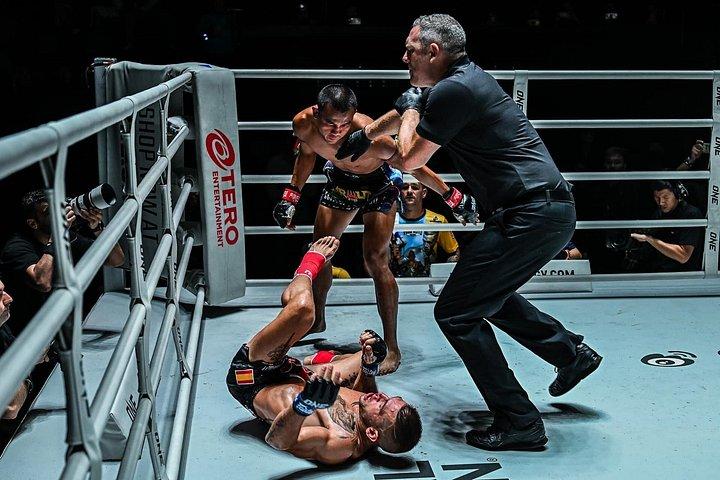 Lumpinee Stadium Muay Thai Fight Night