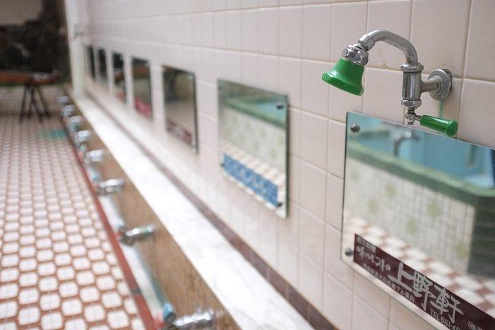 京都駅近くの大浴場で伝統のコンサート