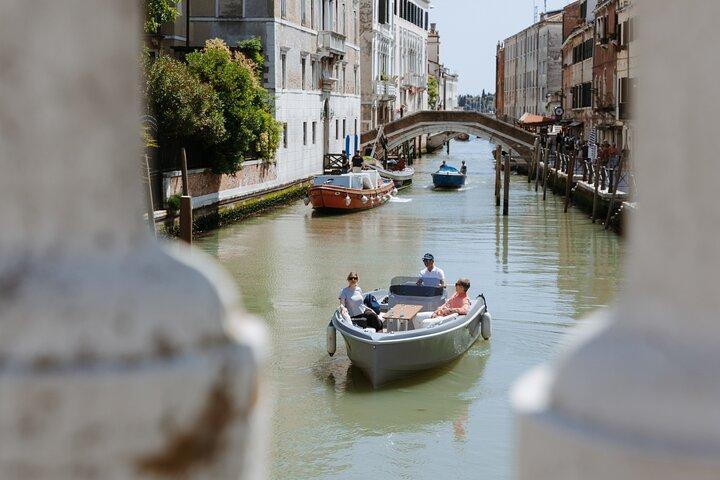 Veneza: Canais secretos em barco elétrico