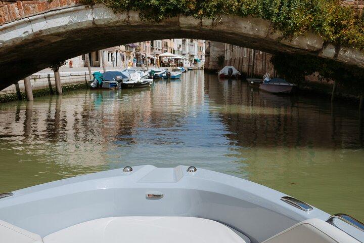 Veneza: Canais secretos em barco elétrico