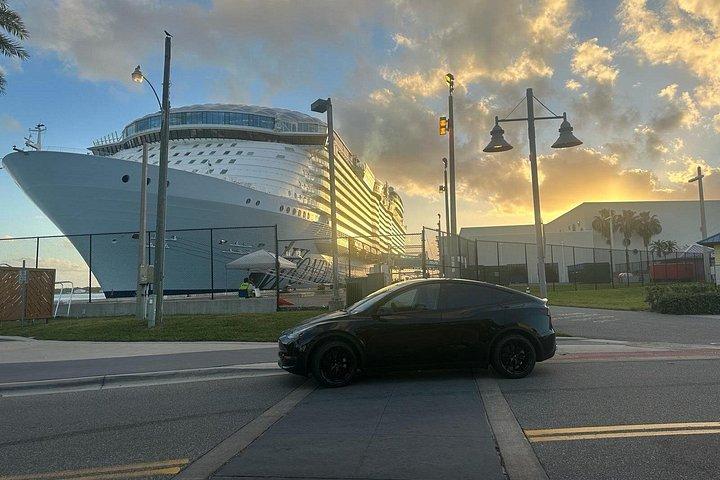 オーランド空港 MCO からポート カナベラル ラグジュアリー セダン