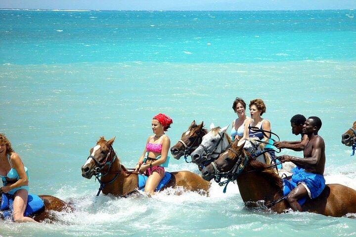オチョ・リオスまたはランナウェイ・ベイからのプライベートツアー乗馬