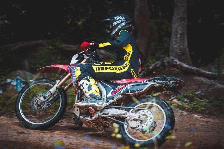 コサムーイ：エンデューロバイク少人数アドベンチャーライド