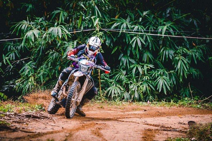 コサムーイ：エンデューロバイク少人数アドベンチャーライド