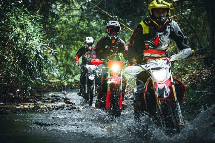 コサムーイ：エンデューロバイク少人数アドベンチャーライド