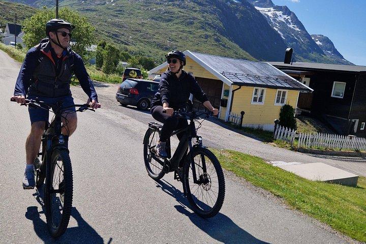Fjord Sightseeing op Kvaløya met e-bike