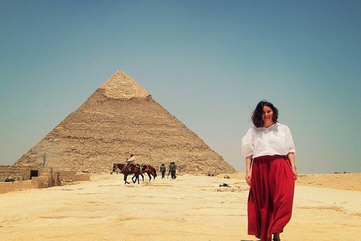 Private halbtägige Pyramidentour mit Kamel und Mittagessen