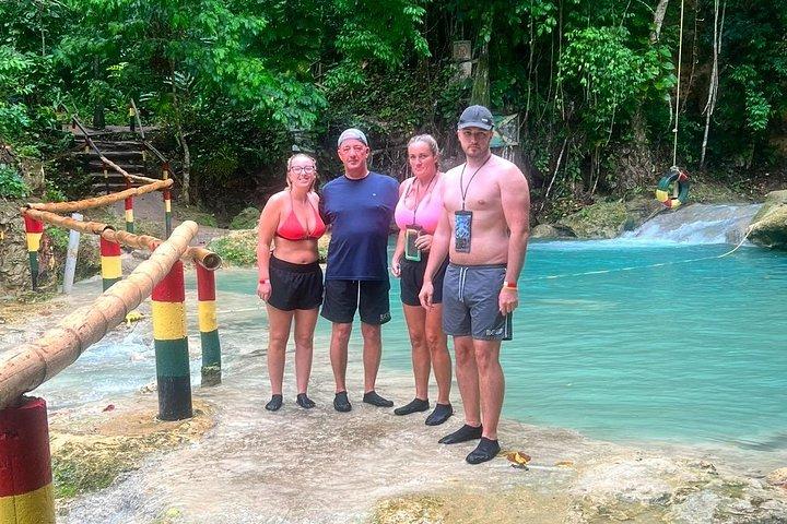ATV、ダンズリバーフォールズ、ブルーホールツアーOcho Rios Jamaica