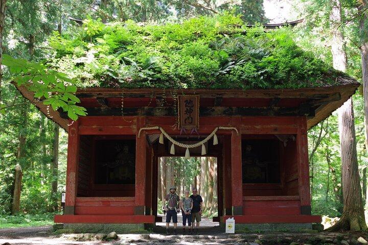 戸隠： 聖なる森とそばの伝統を歩く穏やかなひととき
