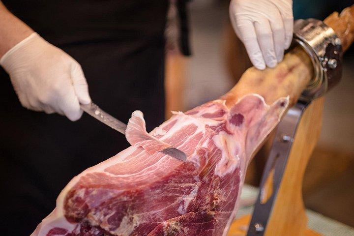 フィレンツェのパルメザンチーズ、ハム、バルサミコ酢