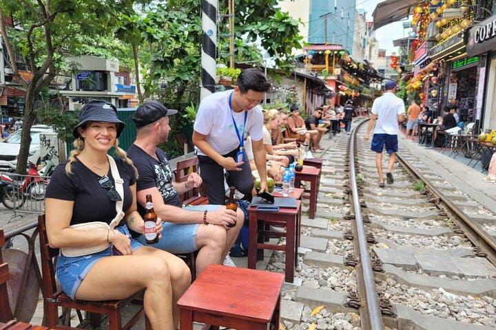 Recorrido privado de medio día por Hanoi: calle del tren y lugares de visita obligada