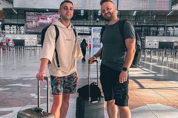 ヴァーツラフ・ハヴェル空港PRGからのプラハ民間空港送迎