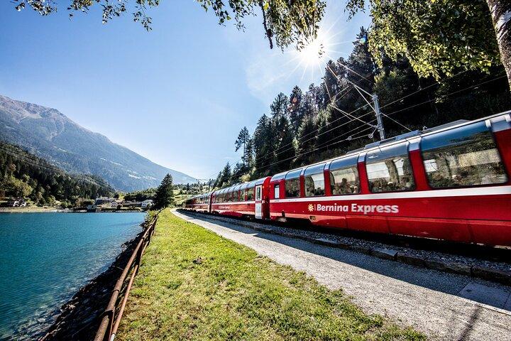 Au départ de Milan : circuit à Saint-Moritz et trajet panoramique à bord du Bernina Express