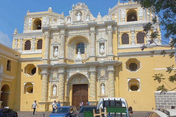 Antigua Guatemala (visita guiada) + Hobbitenango (transporte e ingresso inclusos)