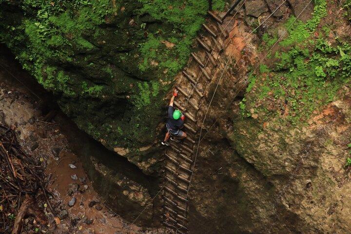 Anmeldelse af Pure Trek Canyoning Adventure: 4 Rappels & Monkey Drop