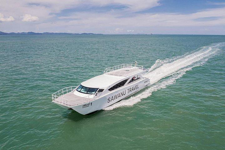 プーケット発、双胴船でシミラン諸島を巡る日帰り旅行