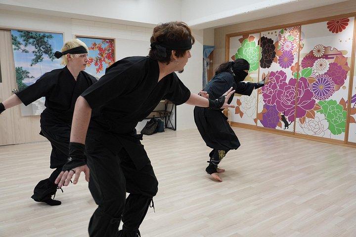 秋葉原バケーションパッケージ 通訳案内士とコスプレイヤーが同行!