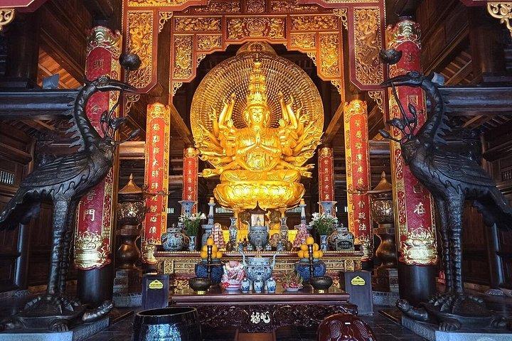 ハノイ：デラックス日帰り旅行で白丁寺とトランアン洞窟を探索