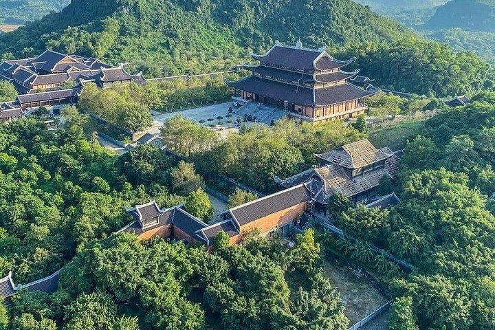 ハノイ：デラックス日帰り旅行で白丁寺とトランアン洞窟を探索
