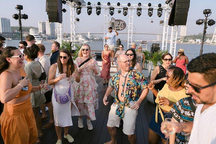 ハロン湾ラグジュアリーアイリスクルーズ日帰り旅行ベストセラー: カヤック、音楽