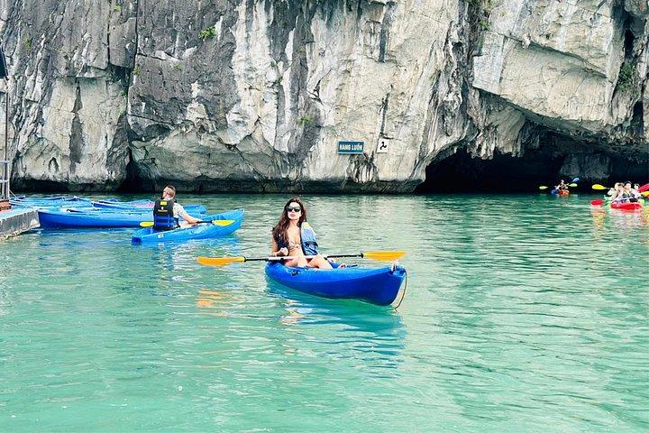 ハロン湾ラグジュアリーアイリスクルーズ日帰り旅行ベストセラー: カヤック、音楽
