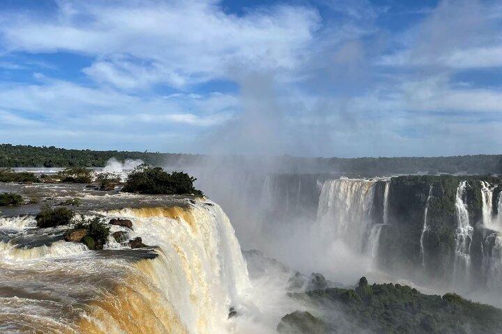 プエルト イグアス発イグアスの滝 ブラジル側とバード パーク
