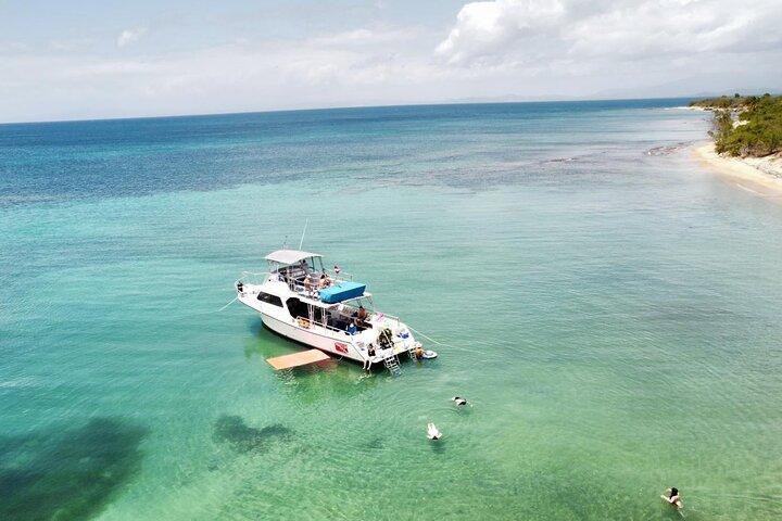 Tour privado de buceo y barco por la isla de Icacos