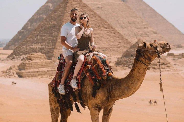 ギザのピラミッド、ラクダ乗り、ピラミッド内部へのプライベート日帰り旅行